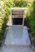 Pomník ze světlé žuly s černým náhrobním sklem